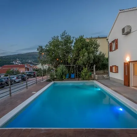 With Private Heated Pool In Lahor * Сегет-Враница