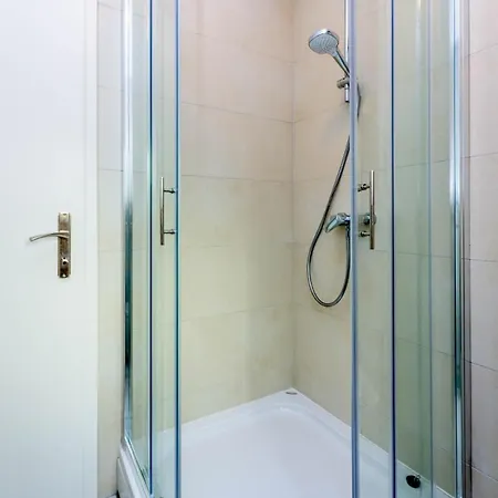 With Private Heated Pool In Lahor *