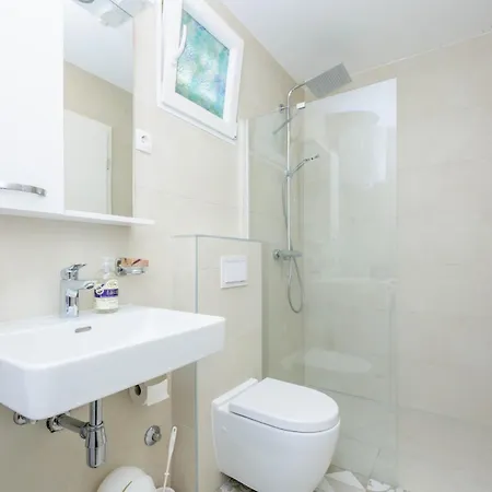 With Private Heated Pool In Lahor Сегет-Враница