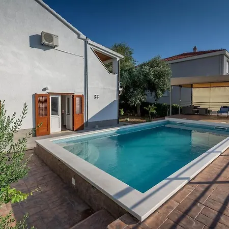 Апартаменты With Private Heated Pool In Lahor