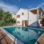 Apartment With Private Heated Pool In Lahor