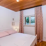 Apartment With Private Heated Pool In Lahor