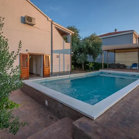 With Private Heated Pool In Lahor * Seget Vranjica