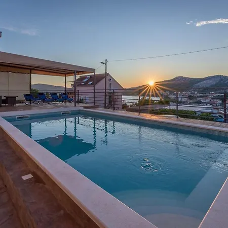 With Private Heated Pool In Lahor * Seget Vranjica