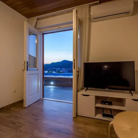With Private Heated Pool In Lahor Apartment Seget Vranjica