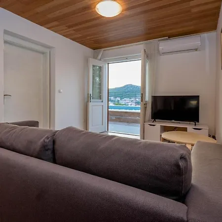 With Private Heated Pool In Lahor * Seget Vranjica